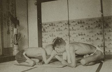 Loinclothed hobby; Obr�zek dne - the picture od the day - �awa rel - Pants versus loincloth