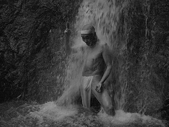 Loinclothed hobby; Obr�zek dne - the picture od the day - �awa rel -  Ajari priest of white loincloth,  fired up in the waterfall purification