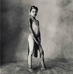 Loinclothed hobby; Obr�zek dne - the picture od the day - �awa rel - Traditional thong ~ Photo by Irving Penn