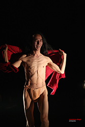 Loinclothed hobby; Obr�zek dne - the picture od the day - �awa rel - Loinclothed Butoh dancer 