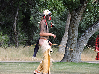 Loinclothed hobby; Obr�zek dne - the picture od the day - �awa rel - Native indian reenacting, USA