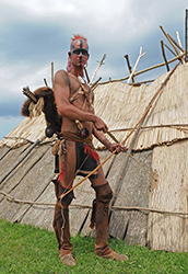 Loinclothed hobby; Obr�zek dne - the picture od the day - �awa rel - Native indian reenacting, USA