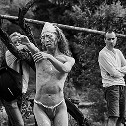 Loinclothed hobby; Obr�zek dne - the picture od the day - �awa rel - Loinclothed Butoh dancer