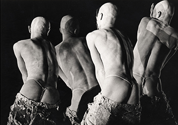 Loinclothed hobby; Obr�zek dne - the picture od the day - �awa rel - Loinclothed Butoh dancers