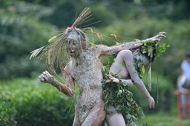 Loinclothed hobby; Obr�zek dne - the picture od the day - �awa rel - Photo by Ramoo Hong, Mushimaru Fujieda
