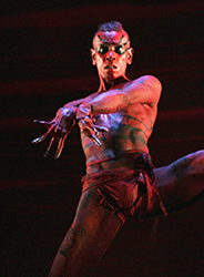 Loinclothed hobby; Obr�zek dne - the picture od the day - �awa rel - Boomerang, Media Call - dancer Patrick Thaiday, Photo by Patrick Riviere 