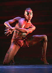 Loinclothed hobby; Obr�zek dne - the picture od the day - �awa rel - Boomerang, Media Call - dancer Patrick Thaiday, Photo by Patrick Riviere 