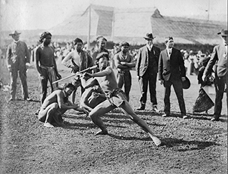 Loinclothed hobby; Obr�zek dne - the picture od the day - �awa rel - Vesel� a divok� Olympi�da roku 1904