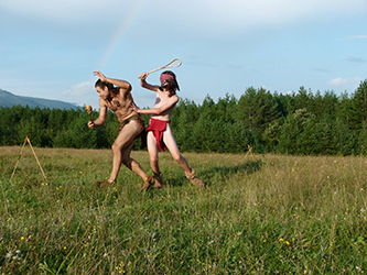 Loinclothed hobby; Obr�zek dne - the picture od the day - �awa rel - Indians on horseback