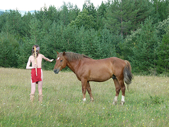 Loinclothed hobby; Obr�zek dne - the picture od the day - �awa rel - Indians on horseback