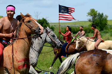 Loinclothed hobby; Obr�zek dne - the picture od the day - �awa rel - The Realbird re-enactment,The Battle Of The Little Big Horn,Crow Agency, Montana,Photo by Jim Berry