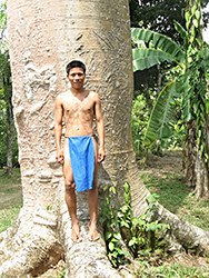 Loinclothed hobby; Obr�zek dne - the picture od the day - �awa rel - Photo by Ali Eminov, Embera indian