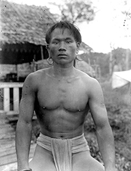 Loinclothed hobby; Obr�zek dne - the picture od the day - �awa rel - Loinclothed Dayak man, Borneo