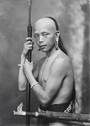 Loinclothed hobby; Obr�zek dne - the picture od the day - �awa rel - Loinclothed Dayak man, Borneo, Kalimantan ca. 1920