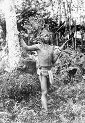 Loinclothed hobby; Obr�zek dne - the picture od the day - �awa rel - Kepulauan Mentawai, Sumatra