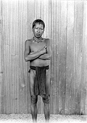 Loinclothed hobby; Obr�zek dne - the picture od the day - �awa rel - Portrait of a Dajak man from the Tidoeng countries