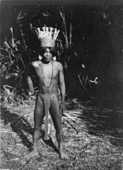 Loinclothed hobby; Obr�zek dne - the picture od the day - �awa rel - Photo by 	Sigvald Linne, Darien, Embera people