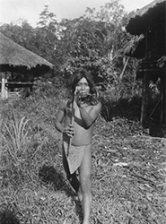 Loinclothed hobby; Obr�zek dne - the picture od the day - �awa rel - Indian noanam�-choc�, Colombia, 1927