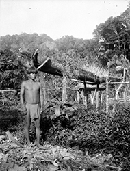 Loinclothed hobby; Obr�zek dne - the picture od the day - �awa rel - Photo by Erland Nordenski�ld, Choco Indian, Embera, 1927