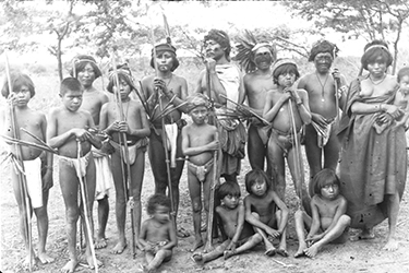 Loinclothed hobby; Obr�zek dne - the picture od the day - �awa rel - Photo by H. Candelier, Goajire, Groupe d'Indiens, 1890  