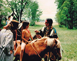 Loinclothed hobby; Obr�zek dne - the picture od the day - �awa rel -  Native indian reenactor - Michael Badhand and a loinclothed boy