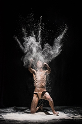 Loinclothed hobby; Obr�zek dne - the picture od the day - �awa rel - Jinen Butoh - Atsushi Takenouchi, Thousand Drops, Thousand Flowers, Photo by Robbie Sweeny 