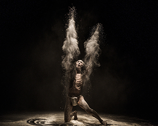 Loinclothed hobby; Obr�zek dne - the picture od the day - �awa rel -   Atsushi Takenouchi, Naked existence, Photo by Piotr Nykowski