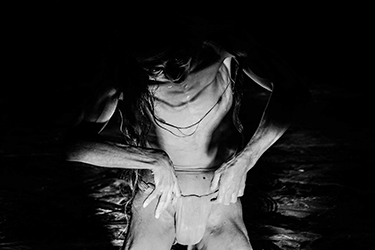 Loinclothed hobby; Obr�zek dne - the picture od the day - �awa rel - Jinen Butoh - Atsushi Takenouchi, Thousand Drops, Thousand Flowers, Photo by Robbie Sweeny 
