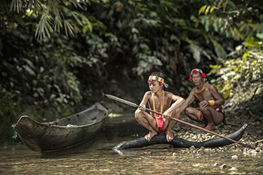 Loinclothed hobby; Obr�zek dne - the picture od the day - �awa rel - People of Mentaway tribe, Indonesia Muara Siberut Butui