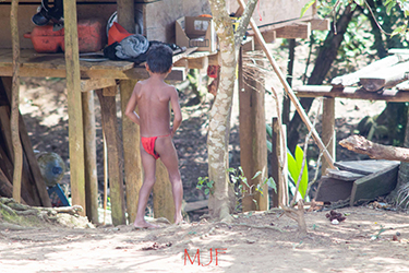 Loinclothed hobby; Obr�zek dne - the picture od the day - �awa rel - Journey to the Embera, Photo by: Matthew J. Foglino, a teacher, historian and photographer living in the Bronx, NY