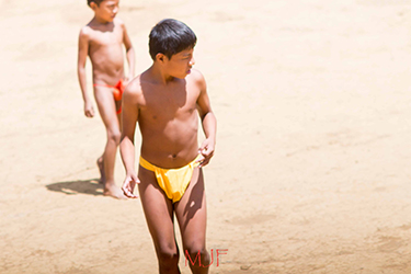 Loinclothed hobby; Obr�zek dne - the picture od the day - �awa rel - Journey to the Embera, Photo by: Matthew J. Foglino, a teacher, historian and photographer living in the Bronx, NY