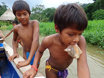 Loinclothed hobby; Obr�zek dne - the picture od the day - �awa rel - Photo by: Kyle Adler ~ Embera Tribe Experience