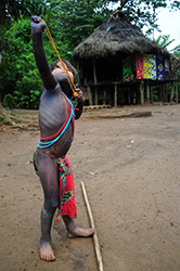 Loinclothed hobby; Obr�zek dne - the picture od the day - �awa rel - The Art of V�ctor Santamar�a - indigenous people, Panama 