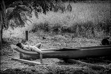Loinclothed hobby; Obr�zek dne - the picture od the day - �awa rel - Photo by Beter Gluck