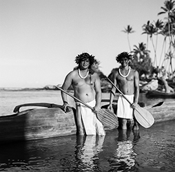 Loinclothed hobby; Obr�zek dne - the picture od the day - �awa rel - Hawaiian malo ~ B/W ~ 7/8 - Holoholoku Hasselblad - Photo by Kit Furderer 