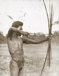 Loinclothed hobby; Obr�zek dne - the picture od the day - �awa rel -  Oceania, loinclothed archer 