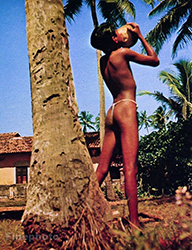 Loinclothed hobby; Obr�zek dne - the picture od the day - �awa rel - Vintage Ceylon Sri Lanka Boy Drinking Coconut Milk ~ 1959, Photo By Raymond Barnes