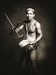 Loinclothed hobby; Obr�zek dne - the picture od the day - �awa rel - Photo by Hugo Burnand - Dari�n Gap, Panama