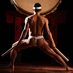 Loinclothed hobby; Obr�zek dne - the picture od the day - �awa rel - Kodo drummer