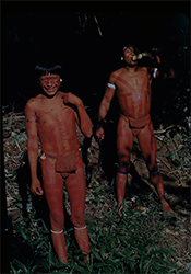 Loinclothed hobby; Obr�zek dne - the picture od the day - �awa rel -  Wai Wai expedition Fonyuwe and Ulofuklia and painted up