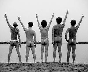 Loinclothed hobby; Obr�zek dne - the picture od the day - �awa rel -   Rokushaku-s in a row