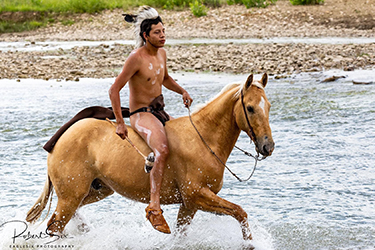 Loinclothed hobby; Obr�zek dne - the picture od the day - �awa rel -  Realbird Custer Battlefield Reenactment 2021, Eaglesix Photography by Robert Six 