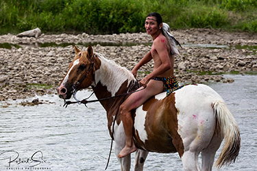 Loinclothed hobby; Obr�zek dne - the picture od the day - �awa rel -  Realbird Custer Battlefield Reenactment 2021, Eaglesix Photography by Robert Six 