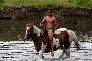 Loinclothed hobby; Obr�zek dne - the picture od the day - �awa rel -  Realbird Custer Battlefield Reenactment 2021, Eaglesix Photography by Robert Six 