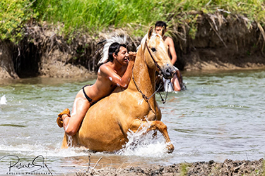 Loinclothed hobby; Obr�zek dne - the picture od the day - �awa rel -  Realbird Custer Battlefield Reenactment 2021, Eaglesix Photography by Robert Six 