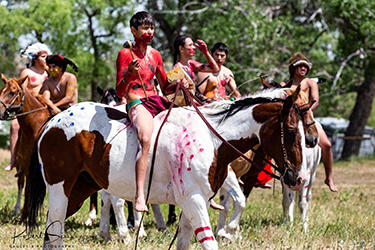 Loinclothed hobby; Obr�zek dne - the picture od the day - �awa rel -  Realbird Custer Battlefield Reenactment 2021, Eaglesix Photography by Robert Six 