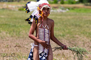 Loinclothed hobby; Obr�zek dne - the picture od the day - �awa rel -  Realbird Custer Battlefield Reenactment 2021, Eaglesix Photography by Robert Six 