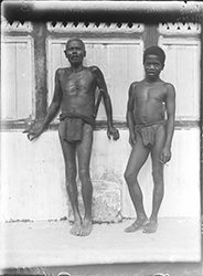 Loinclothed hobby; Obr�zek dne - the picture od the day - �awa rel -  Sabubn, photo by Paul Schebesta, 1887-1967