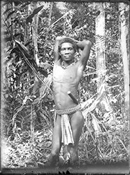 Loinclothed hobby; Obr�zek dne - the picture od the day - �awa rel -  Sabubn, photo by Paul Schebesta, 1887-1967