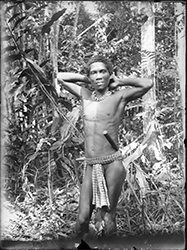 Loinclothed hobby; Obr�zek dne - the picture od the day - �awa rel -  Sabubn, photo by Paul Schebesta, 1887-1967 